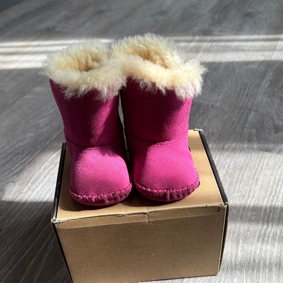 UGG INFANT CADEN BOOTS CHESNUT - Picture 1 of 7